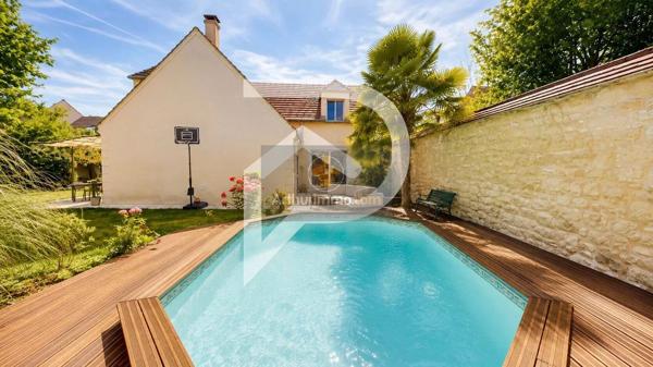 Vente                                                      Maison
                        
                     6 pièces                      158 m2                     à Maule