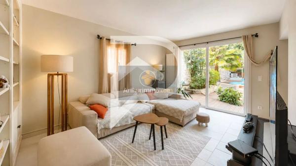 Vente                                                      Maison
                        
                     6 pièces                      158 m2                     à Maule
