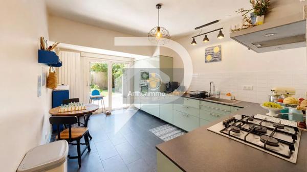 Vente                                                      Maison
                        
                     6 pièces                      158 m2                     à Maule