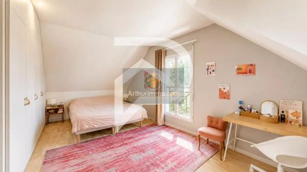 Vente                                                      Maison
                        
                     6 pièces                      158 m2                     à Maule