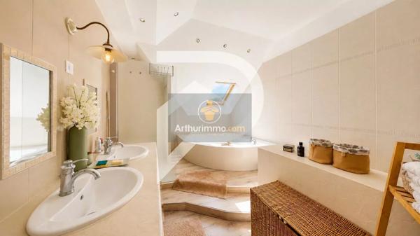 Vente                                                      Maison
                        
                     6 pièces                      158 m2                     à Maule