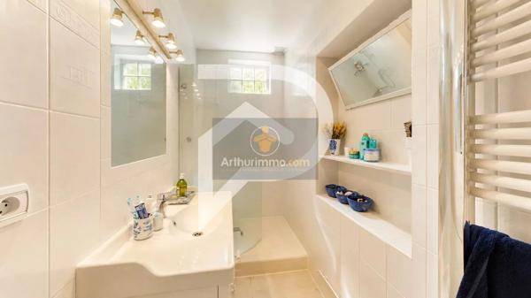 Vente                                                      Maison
                        
                     6 pièces                      158 m2                     à Maule