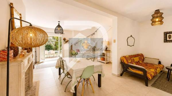 Vente                                                      Maison
                        
                     6 pièces                      158 m2                     à Maule