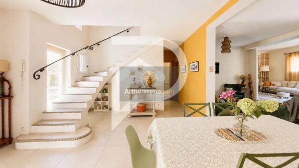 Vente                                                      Maison
                        
                     6 pièces                      158 m2                     à Maule