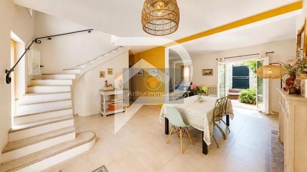 Vente                                                      Maison
                        
                     6 pièces                      158 m2                     à Maule