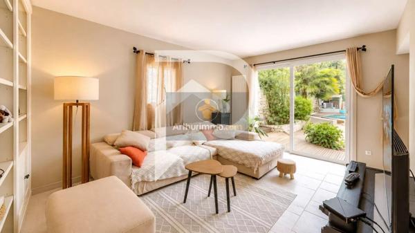 Vente                                                      Maison
                        
                     6 pièces                      158 m2                     à Maule