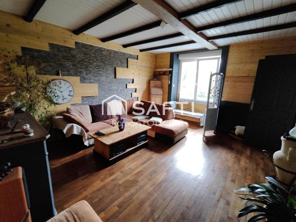 Appartement de 1948 composé de 3 chambres, salon, salle à manger, cuisine et d'un grand garage. Magnifique vue sur la Saône.