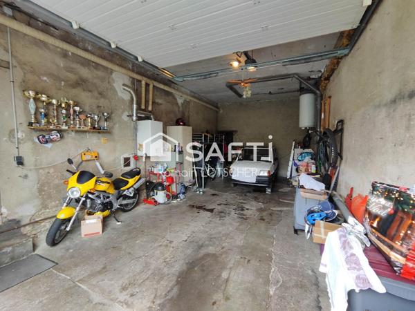 Appartement de 1948 composé de 3 chambres, salon, salle à manger, cuisine et d'un grand garage. Magnifique vue sur la Saône.