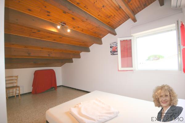 APPARTEMENT ATYPIQUE – DERNIER ÉTAGE – GRANDE TERRASSE TROPÉZIENNE