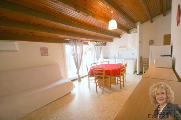 APPARTEMENT ATYPIQUE – DERNIER ÉTAGE – GRANDE TERRASSE TROPÉZIENNE