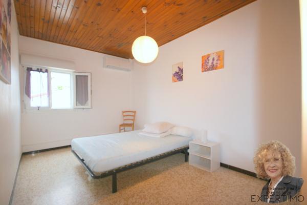 APPARTEMENT ATYPIQUE – DERNIER ÉTAGE – GRANDE TERRASSE TROPÉZIENNE