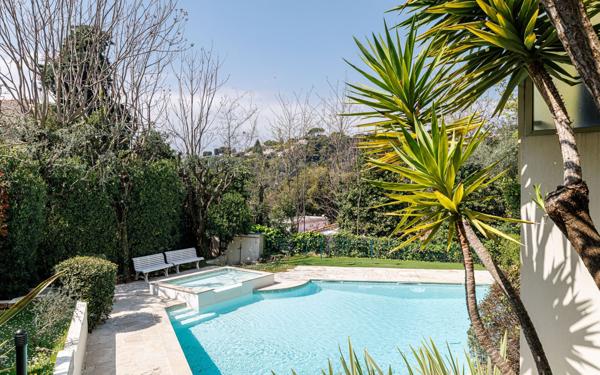 Appartement à vendre    4 pièces •  Nice