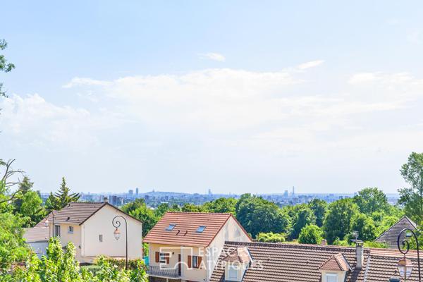 Duplex en dernier étage avec terrasse et vue sur Paris aux portes de Montmorency