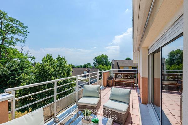 Duplex en dernier étage avec terrasse et vue sur Paris aux portes de Montmorency