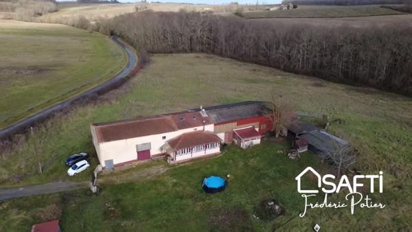 Corps de ferme de 7 pièces, 3 chambres et deux dépendances attenantes