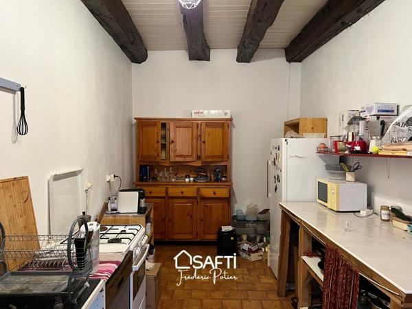 Corps de ferme de 7 pièces, 3 chambres et deux dépendances attenantes