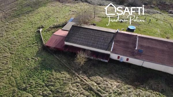 Corps de ferme de 7 pièces, 3 chambres et deux dépendances attenantes