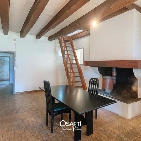 Corps de ferme de 7 pièces, 3 chambres et deux dépendances attenantes