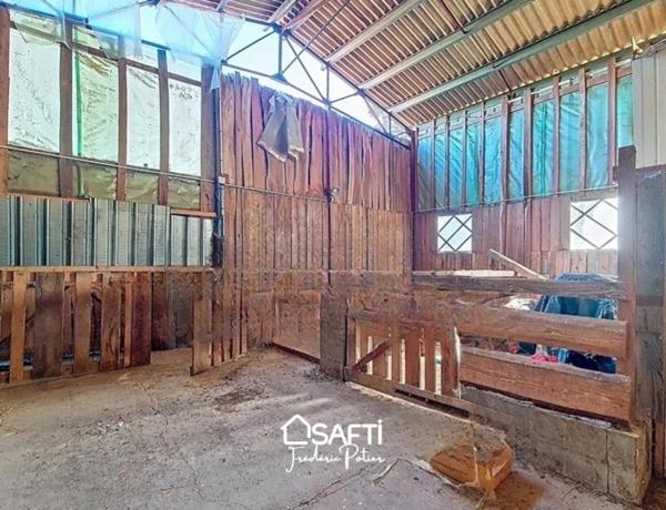 Corps de ferme de 7 pièces, 3 chambres et deux dépendances attenantes