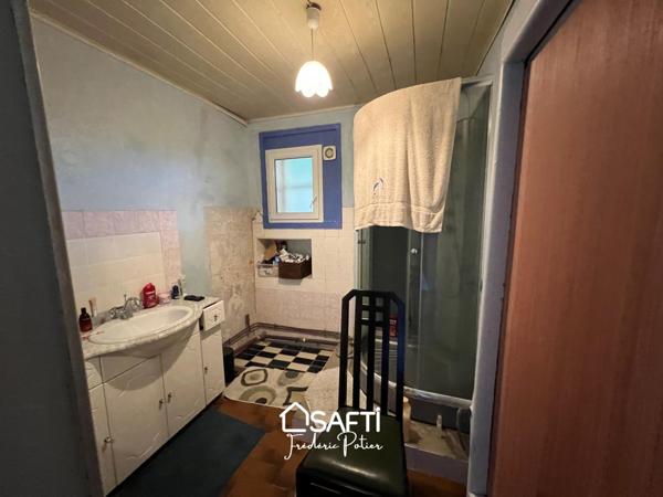 Corps de ferme de 7 pièces, 3 chambres et deux dépendances attenantes