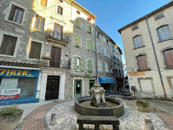 Immeuble à vendre    8 pièces •  Saint-Ambroix