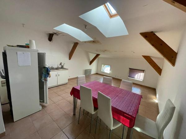 Immeuble à vendre    8 pièces •  Saint-Ambroix