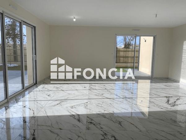 Location Maison 5 pièces 137 m² - 305 RUE DES CAPUCINES Aiffres 79230