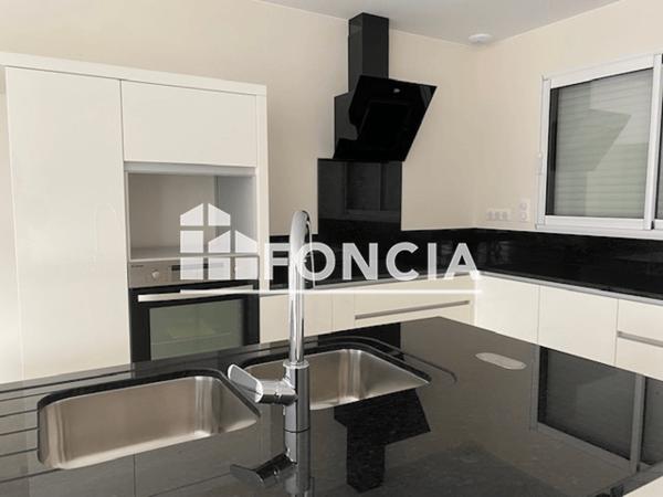 Location Maison 5 pièces 137 m² - 305 RUE DES CAPUCINES Aiffres 79230
