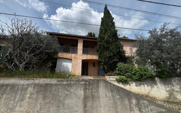 Maison à vendre    6 pièces •  Roumoules