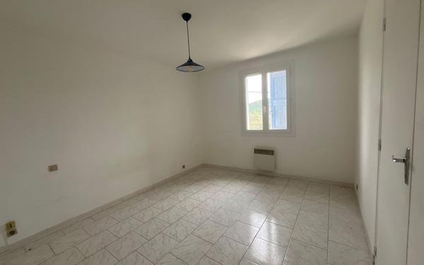 Maison à vendre    6 pièces •  Roumoules