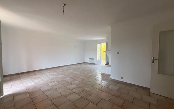 Maison à vendre    6 pièces •  Roumoules