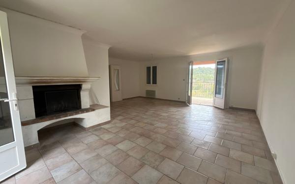 Maison à vendre    6 pièces •  Roumoules