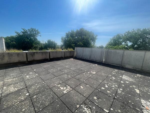 33270 HAUT FLOIRAC - Appartement T4 de 80 m²  avec grandes terrasses 40m2 et garage à vendre