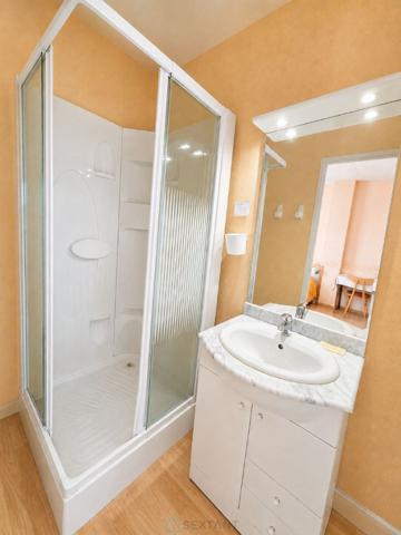 EXCLUSIVITE - DIVONNE-LES-BAINS (01220) - Villa mitoyenne 164 m² (249,46 utiles) -  750.000 €