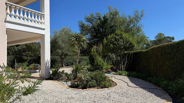 Lumineux appartement 3 pièces de standing à vendre SAINT RAPHAEL (83)