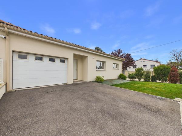 Maison récente plain pied de 106 m2 avec piscine et garage