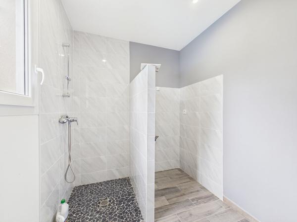 Maison récente plain pied de 106 m2 avec piscine et garage