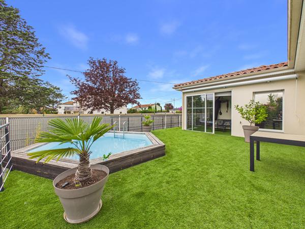 Maison récente plain pied de 106 m2 avec piscine et garage