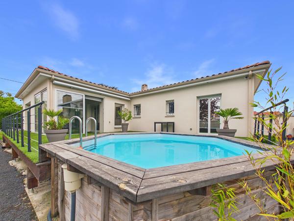 Maison récente plain pied de 106 m2 avec piscine et garage