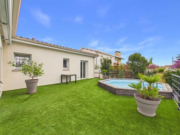 Maison récente plain pied de 106 m2 avec piscine et garage