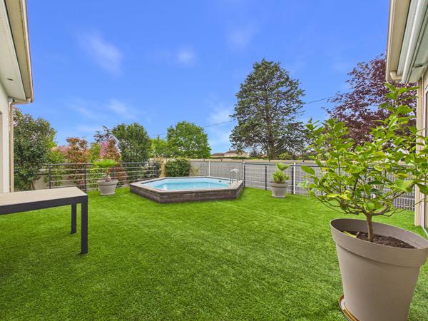 Maison récente plain pied de 106 m2 avec piscine et garage