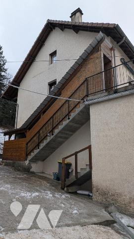 Maison individuelle de  240 m² habitable + annexes et dépendances sur terrain de 7240 m² 