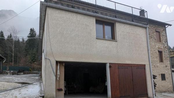 Maison individuelle de  240 m² habitable + annexes et dépendances sur terrain de 7240 m² 