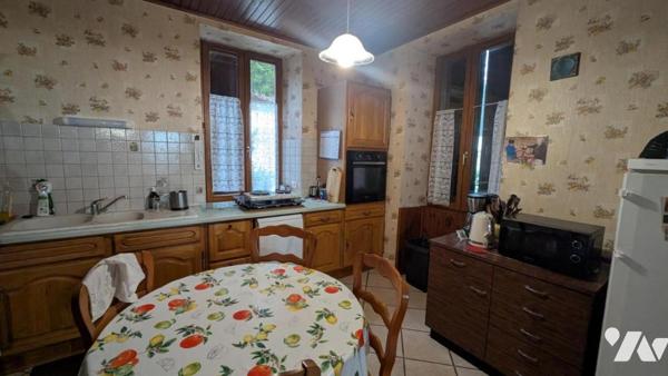 Maison individuelle de  240 m² habitable + annexes et dépendances sur terrain de 7240 m² 