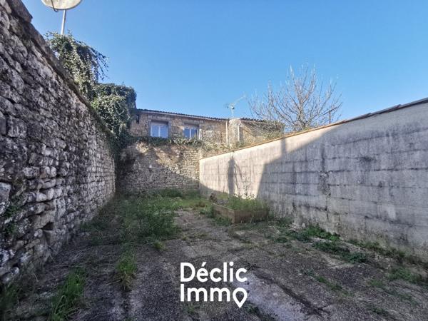 Vente maison mitoyenne Saint maixent l'ecole, 118m² 5 pièces 108 150€ avec terrasse