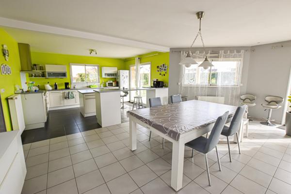 Maison à Teloché, 72220 - 8 pièces 270m²