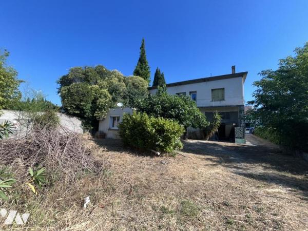 Ensemble de deux logements avec garage, cave et jardin de 633 m²