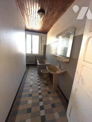 Ensemble de deux logements avec garage, cave et jardin de 633 m²