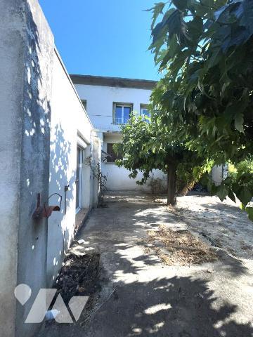 Ensemble de deux logements avec garage, cave et jardin de 633 m²