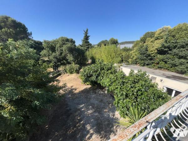 Ensemble de deux logements avec garage, cave et jardin de 633 m²